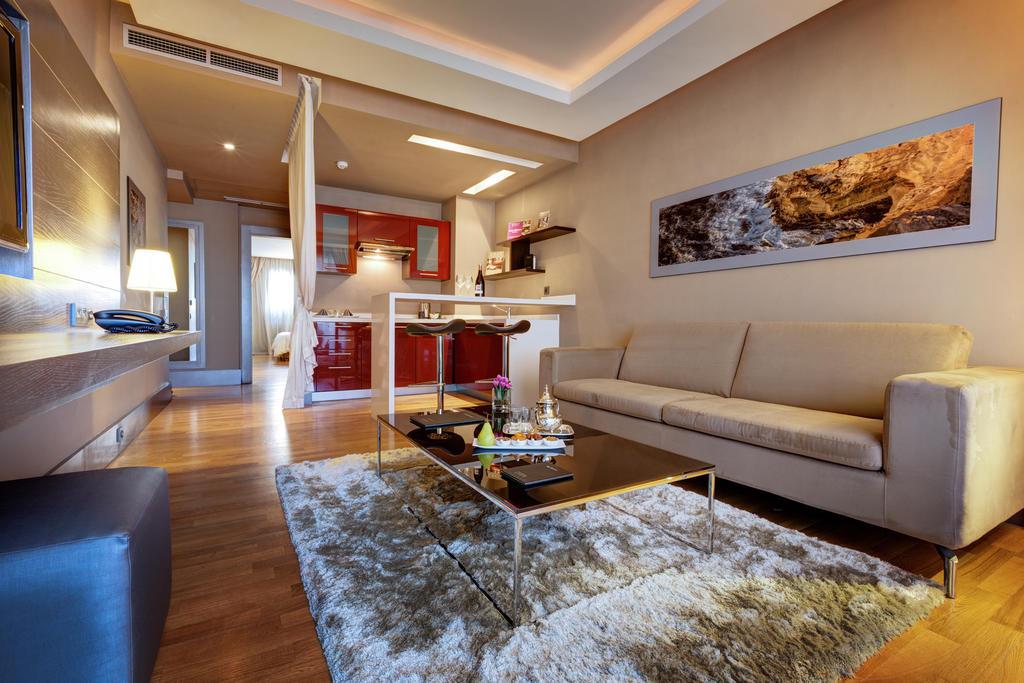 Gray Boutique Hotel Касабланка Экстерьер фото A living room in a serviced apartment in Bangkok, Thailand